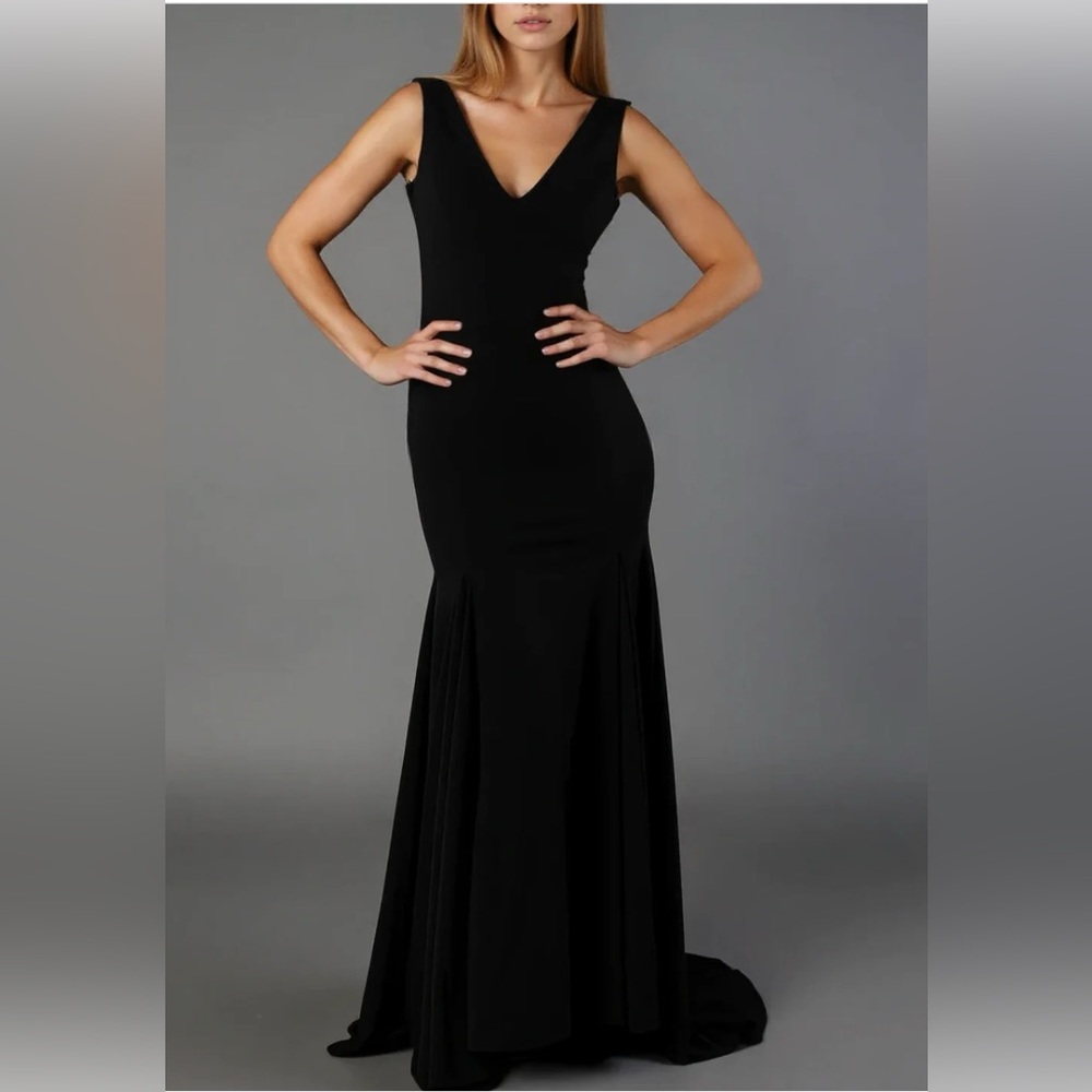Pia Gladys Perey HOLLY Dramatic, sculptural, and undeniably sophisticated NWT